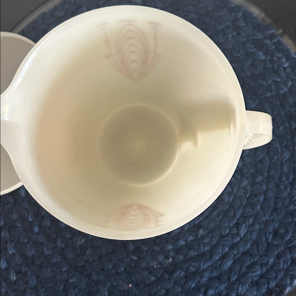 Vintage Tupperware Mix-N-Storage 8 Cup 2 Qt. Measuring Bowl With Lid  -Pre-Loved - Picture 4 of 5